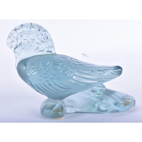 333 - A FRENCH LALIQUE GLASS BIRD. 10 cm wide.  WE ARE UNABLE TO OFFER IN HOUSE SHIPPING ON GLASS ITEMS