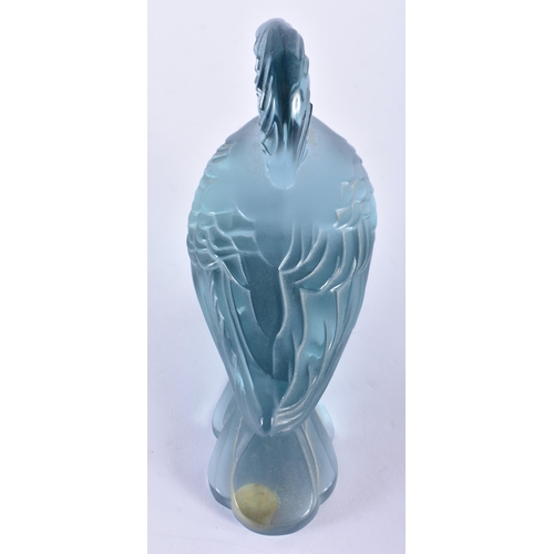 333 - A FRENCH LALIQUE GLASS BIRD. 10 cm wide.  WE ARE UNABLE TO OFFER IN HOUSE SHIPPING ON GLASS ITEMS