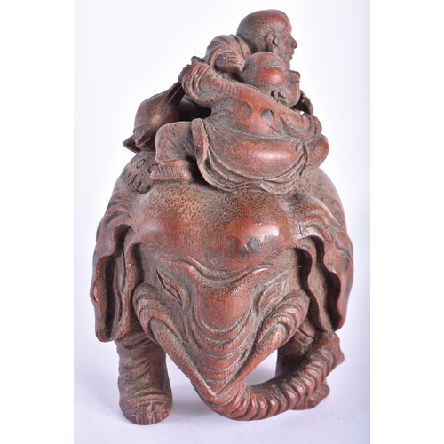 348 - AN EARLY 20TH CENTURY CHINESE CARVED BAMBOO FIGURE OF AN ELEPHANT Late Qing/Republic. 15 cm x 8 cm.