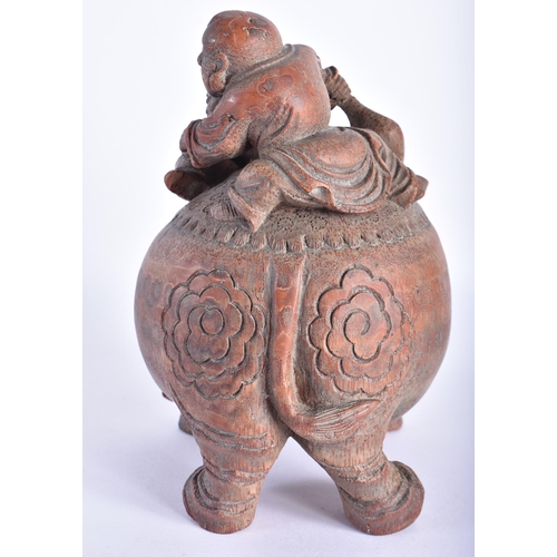 348 - AN EARLY 20TH CENTURY CHINESE CARVED BAMBOO FIGURE OF AN ELEPHANT Late Qing/Republic. 15 cm x 8 cm.