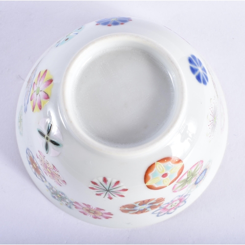 362 - A 19TH CENTURY CHINESE FAMILLE ROSE PORCELAIN TEABOWL AND SAUCER Qing. 11 cm wide.