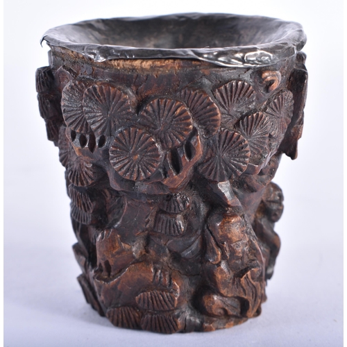 365 - A FINE 17TH CENTURY CHINESE CARVED HARDWOOD LIBATION CUP possibly Aloeswood. 6 cm x 5 cm.