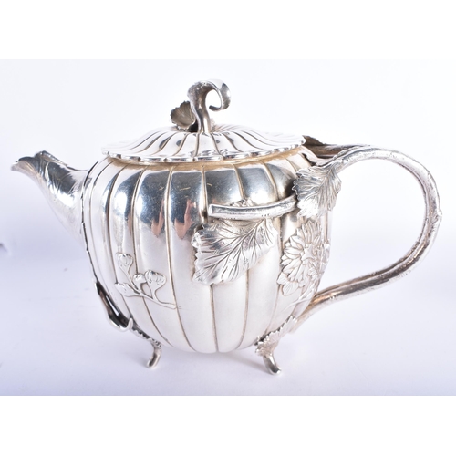 393 - A FINE 19TH CENTURY JAPANESE MEIJI PERIOD THREE PIECE SILVER TEASET of beautiful quality, decorated ... 