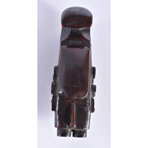 395 - AN UNUSUAL 18TH CENTURY CARVED TREEN WOOD PERCUSSION PISTOL SNUFF BOX. 13.5 cm wide. Note: Snuff box... 