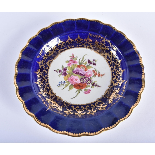 40 - AN EARLY 19TH CENTURY FLIGHT BARR AND BARR BUTTERFLY DISH together with a rare Barr Flight & Barr sc... 