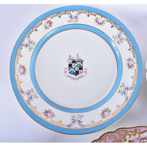 41 - FIVE EARLY TO MID 19TH CENTURY WORCESTER PLATES in various forms and sizes. Largest 24 cm wide. (5)