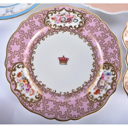 41 - FIVE EARLY TO MID 19TH CENTURY WORCESTER PLATES in various forms and sizes. Largest 24 cm wide. (5)