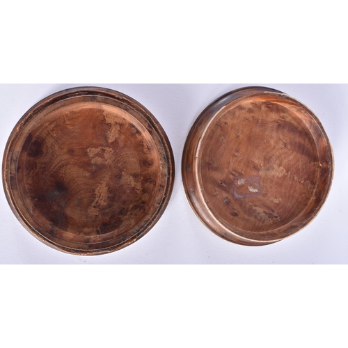 413 - AN ANTIQUE PAPIER MACHE CIRCULAR SNUFF BOX AND COVER together with another burr wood snuff box. Larg... 