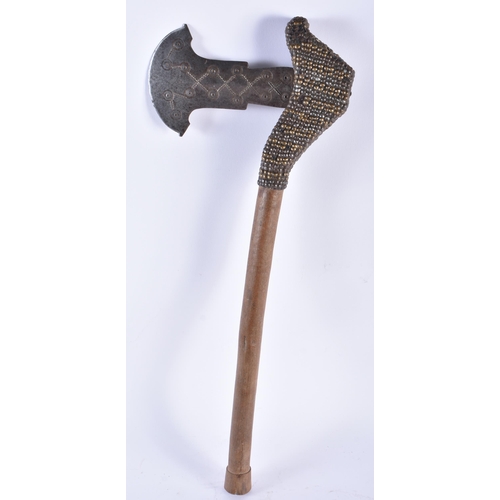 428 - AN AFRICAN CONGOLESE TRIBAL AXE. 48 cm long.