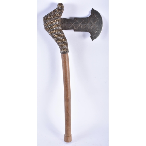 428 - AN AFRICAN CONGOLESE TRIBAL AXE. 48 cm long.