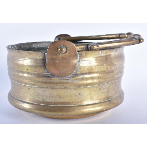 432 - AN 18TH CENTURY NORTHERN EUROPEAN BRONZE SWING HANDLED BOWL. 19 cm x 22 cm with extended handle.