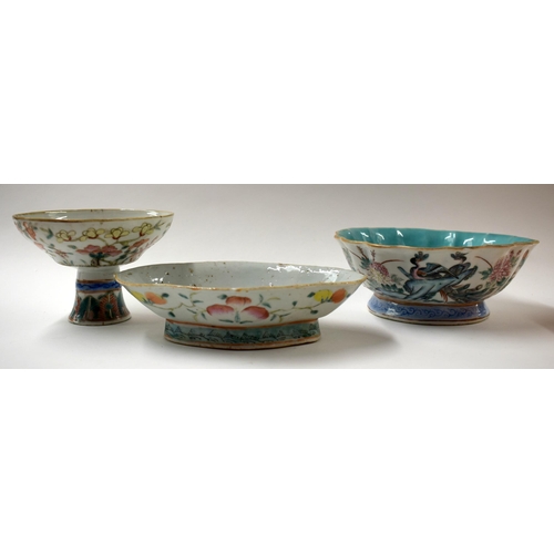 462 - A 19TH CENTURY CHINESE FAMILLE ROSE LOBED PORCELAIN BOWL together with a tazza and lozenge form dish... 