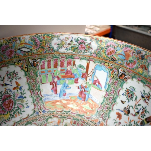 504 - AN EXTREMELY LARGE 19TH CENTURY CHINESE CANTON BOWL Qing 53 cn  x 24 cm