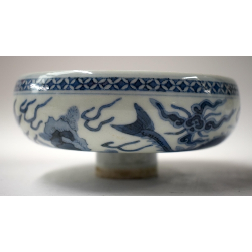 520 - A 19TH CENTURY CHINESE VASE TOGETHER WITH A DRAGON BOWL (2) Largest 23 cm