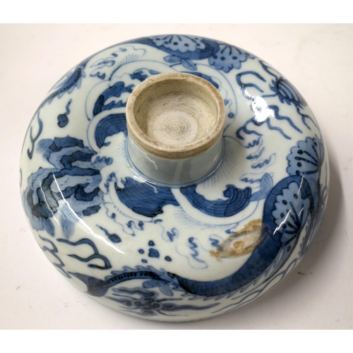 520 - A 19TH CENTURY CHINESE VASE TOGETHER WITH A DRAGON BOWL (2) Largest 23 cm