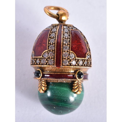 543 - AN ANTIQUE GOLD RUSSIAN RED ENAMEL DIAMOND AND MALACHITE EGG. 11 grams. 3.25 cm long.