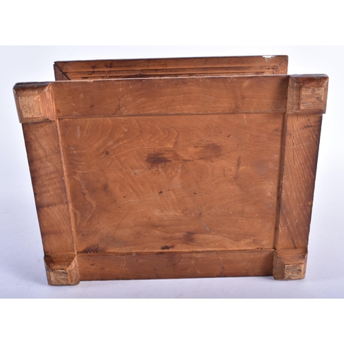 563 - A 19TH CENTURY CHINESE CARVED SANDALWOOD CASKET Qing. 16 cm x 14 cm.