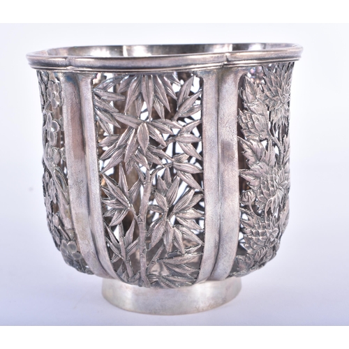 67 - A 19TH CENTURY CHINESE EXPORT RETICULATED SILVER BEAKER BOWL by Wang Hing. 146 grams.