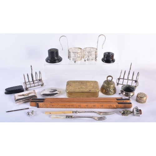 82 - A HUKIN & HEATH TOAST RACK together with other collectables. (qty)