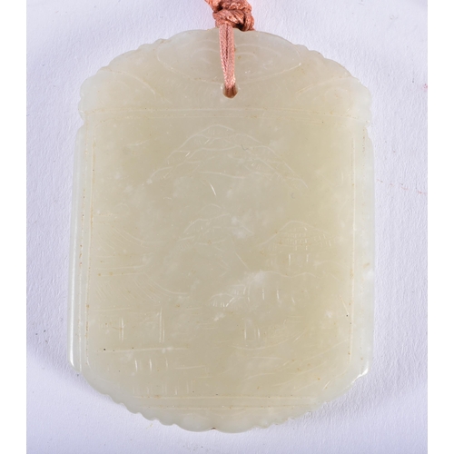 1036 - AN 18TH/19TH CENTURY CHINESE CELADON WHITE JADE PENDANT NECKLACE Qianlong/Jiaqing. 80 cm long, penda... 