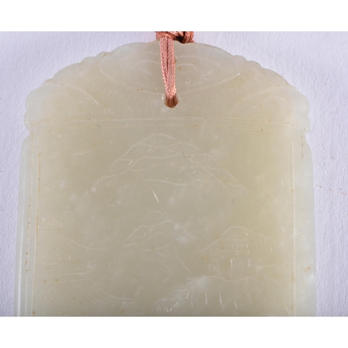 1036 - AN 18TH/19TH CENTURY CHINESE CELADON WHITE JADE PENDANT NECKLACE Qianlong/Jiaqing. 80 cm long, penda... 