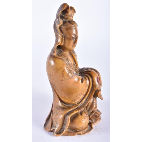 1039 - AN 18TH/19TH CENTURY CHINESE CARVED SOAPSTONE FIGURE OF AN IMMORTAL Qianlong/Jiaqing. 14.5 cm high.