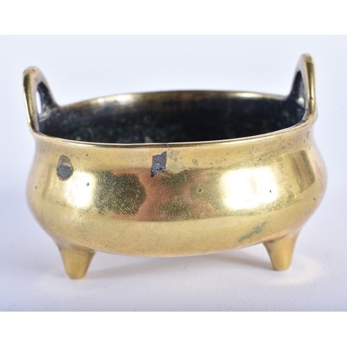 1062 - A MINIATURE 18TH/19TH CENTURY CHINESE TWIN HANDLED BRONZE CENSER bearing Xuande marks to base. 113 g... 