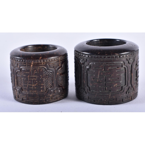 1066 - A VERY RARE PAIR OF 18TH CENTURY CHINESE CARVED COCONUT MARRIAGE RINGS Late Qianlong. 4 cm wide.