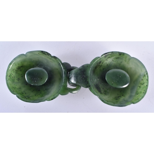 1067 - AN 18TH/19TH CENTURY CHINESE CARVED SPINACH JADE BELT HOOK Late Qianlong/Jiaqing. 14 cm wide.