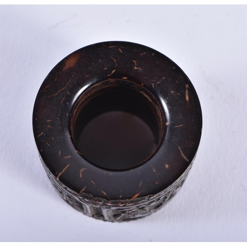 1070 - A RARE 18TH CENTURY CHINESE CARVED COCONUT RING Qianlong. 4 cm wide.