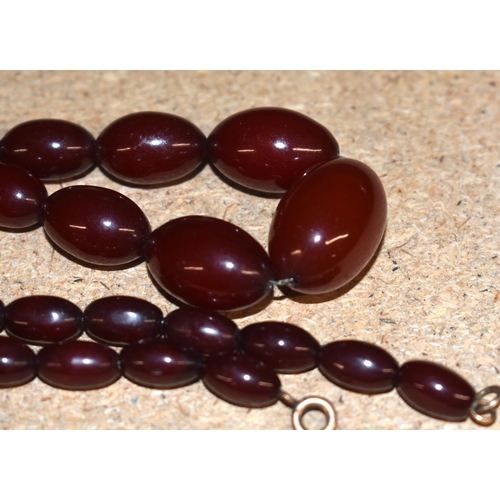 1101 - Vintage cherry Bakelite graduated necklace with internal streaking.  40cm long, weight 24.5g, larges... 