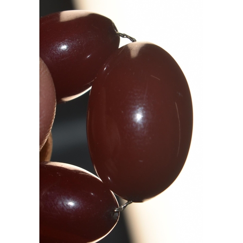 1101 - Vintage cherry Bakelite graduated necklace with internal streaking.  40cm long, weight 24.5g, larges... 