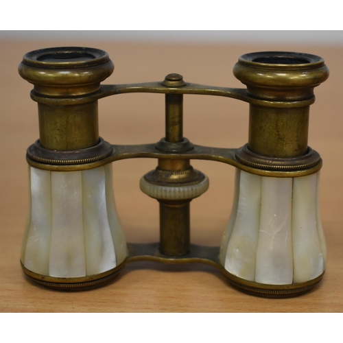 1137 - A PAIR OF MOTHER OF PEARL OPERA GLASSES. 10 cm x 8 cm.