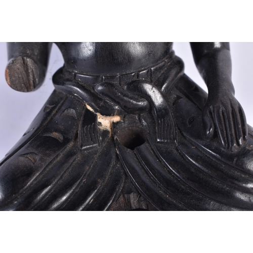 652 - AN 18TH/19TH CENTURY INDIAN CARVED EBONY FIGURE OF A SEATED MALE. 11 cm x 7.5 cm.