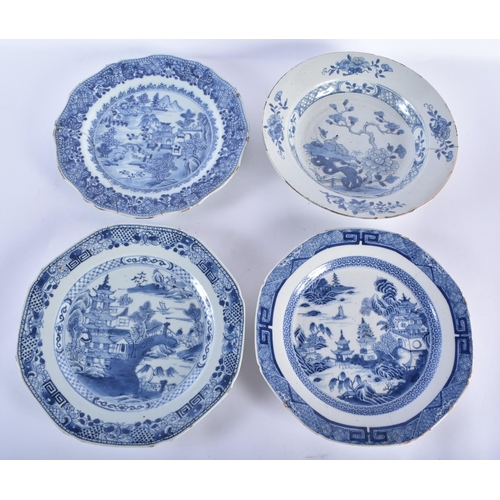 741 - A GROUP OF THIRTEEN 18TH CENTURY CHINESE EXPORT BLUE AND WHITE PORCELAIN PLATES Qianlong. 23 cm wide... 