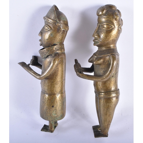 746 - A PAIR OF ANTIQUE AFRICAN TRIBAL BRONZE FIGURES. 18 cm high.