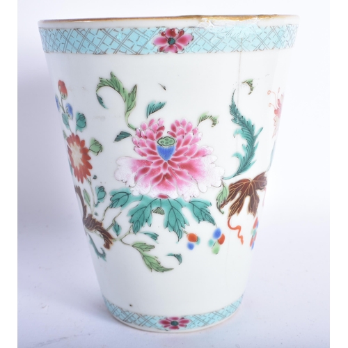 854 - AN UNUSUAL 18TH CENTURY CHINESE FAMILLE ROSE PORCELAIN BEAKER Qianlong. 12.5 cm high.