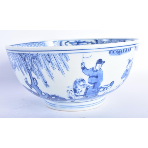 857 - A GOOD 17TH CENTURY CHINESE BLUE AND WHITE PORCELAIN BOWL Kangxi, bearing Ruo Shen Zhen Cang marks t... 