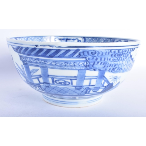 857 - A GOOD 17TH CENTURY CHINESE BLUE AND WHITE PORCELAIN BOWL Kangxi, bearing Ruo Shen Zhen Cang marks t... 