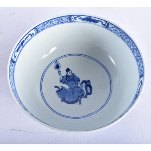 857 - A GOOD 17TH CENTURY CHINESE BLUE AND WHITE PORCELAIN BOWL Kangxi, bearing Ruo Shen Zhen Cang marks t... 