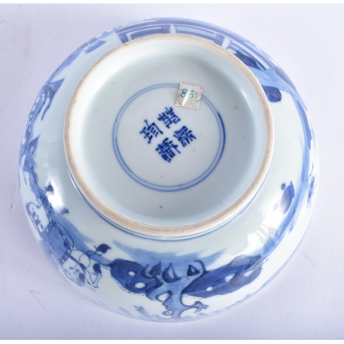 857 - A GOOD 17TH CENTURY CHINESE BLUE AND WHITE PORCELAIN BOWL Kangxi, bearing Ruo Shen Zhen Cang marks t... 