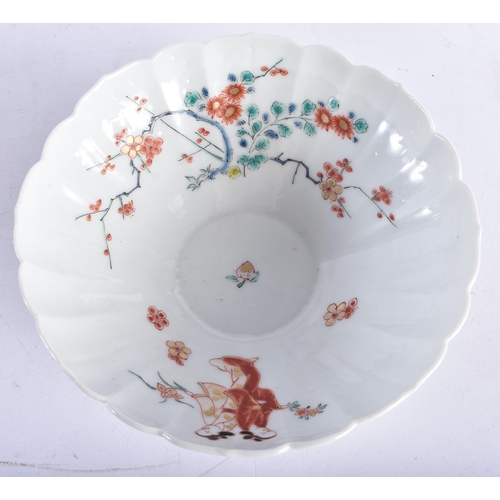 858 - A FINE 18TH CENTURY JAPANESE EDO PERIOD KAKIEMON FLUTED BOWL painted with figures and flowers. 14 cm... 