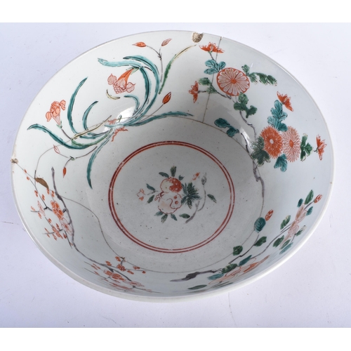 861 - A LARGE 18TH CENTURY JAPANESE EDO PERIOD KAKIEMON BOWL painted with flowers. 23 cm wide.