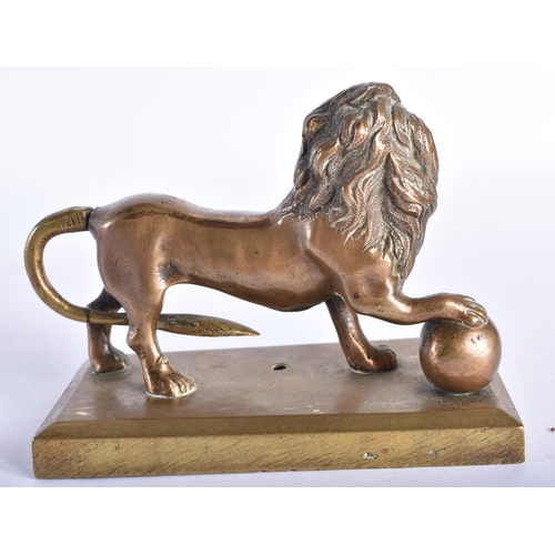 863 - A SMALL ANTIQUE BRONZE GRAND TOUR FIGURE OF A LION. 11 cm wide.