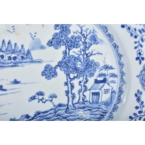 878 - AN 18TH CENTURY CHINESE EXPORT BLUE AND WHITE TANKARD together with a Qianlong plate. Largest 23 cm ... 