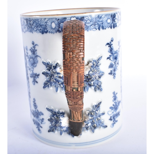 878 - AN 18TH CENTURY CHINESE EXPORT BLUE AND WHITE TANKARD together with a Qianlong plate. Largest 23 cm ... 