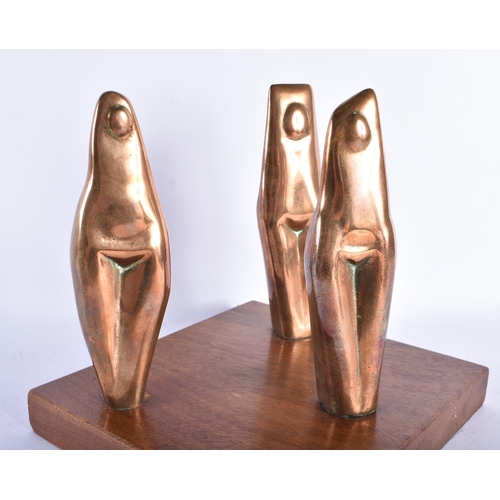 894 - AN UNUSUAL EARLY 20TH CENTURY BRONZE TRIPLE NUDE ABSTRACT SCULPTURE. 18 cm x 16 cm.