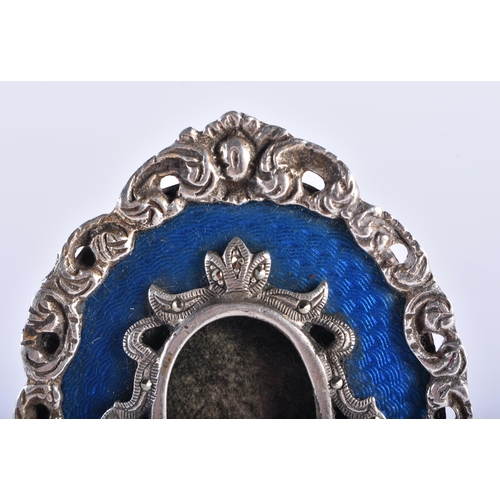 906 - AN ANTIQUE RUSSIAN SILVER AND BLUE ENAMEL MINIATURE PHOTOGRAPH FRAME. 47 grams. 6.5 cm x 5.5 cm.