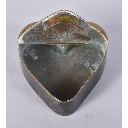 918 - AN ANTIQUE BRASS HEART SHAPED SNUFF BOX. 7.25 cm x 6.25 cm.