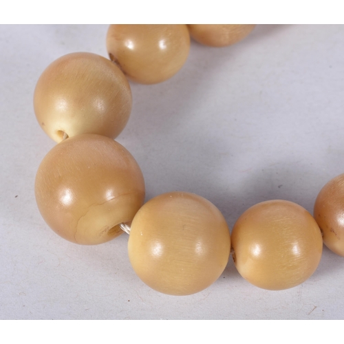 920 - A LATE 19TH CENTURY CHINESE CARVED BLONDE RHINOCEROS HORN NECKLACE. 44 grams. 42 cm long, largest be... 